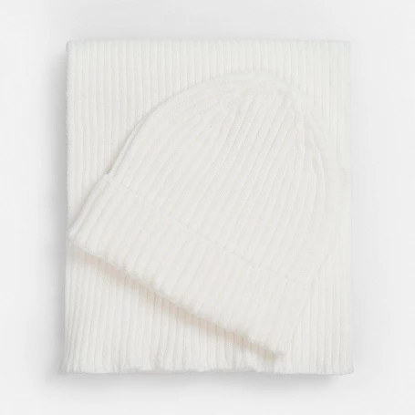 Шапка Laconi, молочно-белая